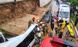 Pendik’te istinat duvarı bir kişinin içinde olduğu servis aracının üzerine çöktü