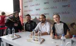 TRT dizilerinin ünlü oyuncuları TEKNOFEST İzmir'de hayranlarıyla buluştu