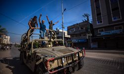 ORTA DOĞUDA SICAK ÇATIŞMA | Askerleri esir alıp tankları ele geçirdiler!