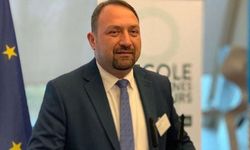 Atanmış CHP İzmir İl Başkanı Gümrükçü'den emniyet önünde açıklama: 'Herkesin yanında olacağım'