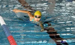 Korkusunu yenmek için başladığı yüzme sporunda 4'üncü kez Türkiye şampiyonu oldu