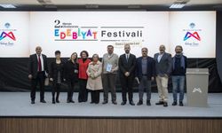 Mersin'de edebiyatçılar ödüllerine kavuştu