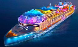 Titanik’ten 5 kat daha büyük!  'Icon of the Seas' yolcu gemisi 7 günlük seyahatine başladı