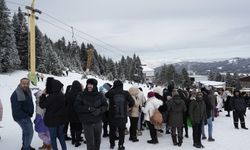 Uludağ'da teleferik kuyruğu: Tatilciler eksi 9 derecede bekledi