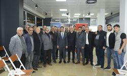 İYİ Parti'den CHP'ye geçenlere rozeti İrfan Önal taktı
