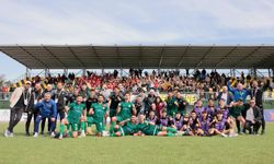 Aliağa Futbol, Tarsus'u 10-1 yenerek zirveye yükseldi!