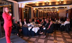 CHP adayı Mutlu, evlerden dükkanlara herkese temas ediyor