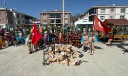 Düzce'de minik kalplerden Çanakkale şehitlerine saygı duruşu