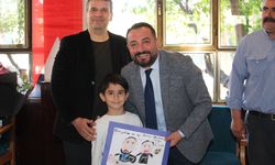 Ödemiş’te bayramlaşma töreni: Başkan Turan’ı sevindiren hediye!