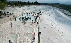 Yerli turistler Ramazan Bayramı’nda Pamukkale’ye akın etti