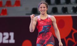 Türk güreşinin gururu Zeynep Yetgil, Paris 2024 kotasını aldı!