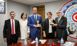 Bornova’da emekçilerin yüzünü güldüren toplu sözleşme