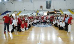 Karşıyaka Belediyesi 3. Yaş Üniversitesi öğrencilerinden büyük başarı