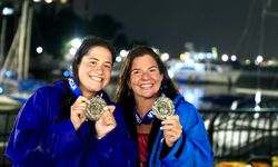 Aysu Türkoğlu ve Yasemin Altıntaş “20 Bridges Swim" yüzüşünü tamamladı