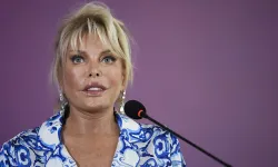 Ajda Pekkan ve Ünlü Dostları, Tüpraş Stadyumu'nda Unutulmaz Bir Müzik Şöleni Sundu