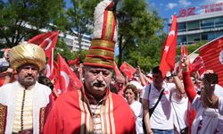 Berlin'de heyecan zirveye taşındı! Sokaklar kırmızı beyeza büründü!