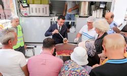 Bayraklı'da 4 bin kişilik aşure bereketi