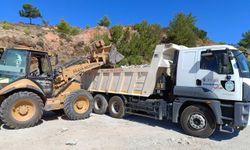 Efes Selçuk ile Büyükşehir'den ortak moloz temizleme çalışması