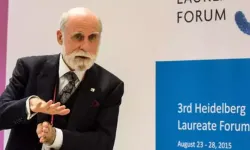 "İnternetin babası" olarak adlandırılan Vint Cerf kimdir?