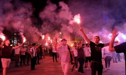 Karaman Futbol Kulübü’ndeki yönetim krizine taraftarlardan meşaleli tepki!
