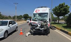 Maltepe Küçükyalı Bağdat Caddesi üzerinde trafik kazası: 3 yaralı