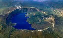Nemrut gölü oluşum bakımından nasıl bir göldür?