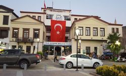 Çeşme Belediyesi'ne operasyonda 12 kişi adliyede