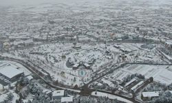Mevsimin ilk karı Elazığ'ı beyaza bürüdü