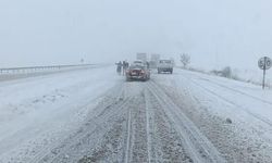 Ulaşıma kar engeli: Kayseri-Malatya karayolu kardan ulaşıma kapandı