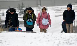 Yurdun belli yerlerinde kar yağışı etkili oldu