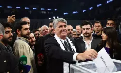 Beşiktaş seçimli genel kurulu: Serdal Adalı oyunu kullandı