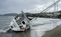 Bodrum’da fırtına ve sağanak hayatı olumsuz etkiledi