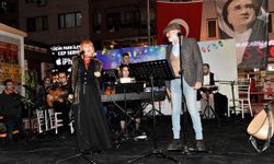 Bornova'da yeni yıl coşkusu: Küçükpark'ta muhteşem konser