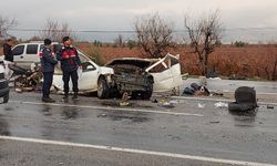 Denizli'de feci kaza: İki otomobil çarpıştı, can kaybı ve yaralılar var...