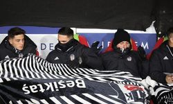 Beşiktaşlı futbolcular dondu: Battaniyelere sarıldılar...