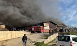 Çadır üretimi yapan iş yerinde büyük yangı: Ekiplerin müdahalesi sürüyor!