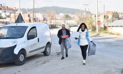 Balıkesir Büyükşehir Belediyesi, çocuklara mont ve bot desteği sağladı