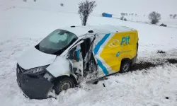 Feci kaza! Tokat'ta yük treni, kargo aracına çarptı