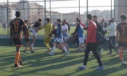 Ring değil futbol sahası: Maçın bitiş düdüğü ile yumruklar konuştu!