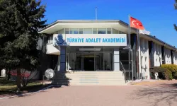 Türkiye Adalet Akademisi Kanunu Resmi Gazete'de! Adalet Akademisi Başkanının görev süresi uzatıldı