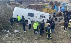 Yalova-Bursa yolunda feci kaza! İşçi servisi şarampole yuvarlandı: Yaralılar var...