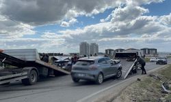 Askeri araç ile otomobiller çarpıştı: Çok sayıda yaralı var...