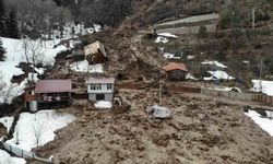 Heyelan az daha can alıyordu! Ev önce yan yattı, sonra taklalar atıp devrildi