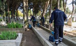 İzmir'de mezarlıklar bayram ziyaretine hazırlanıyor