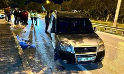 Kaldırıma çarpan araçtan fırlayan genç kız hayatını kaybetti, sürücü yaralandı