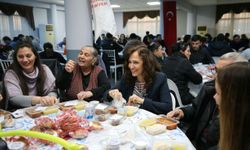 Karşıyaka'da iftar sofraları, birlik ve beraberlik ruhunu güçlendiriyor