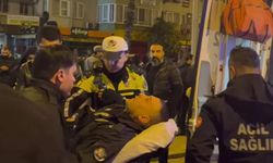 Polis, eylemde göğsüne parke taşı isabet etmesiyle yaralandı