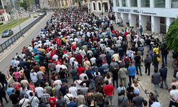 İzmir’de grev sürüyor: Tugay ve DİSK arasında maaş atışması