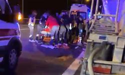 Arızalı araçtan inen 2 kişiye tır çarptı