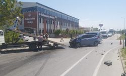 Askeri aracın otomobille çarpışmasıyla 3'ü askeri personel 4 kişi yaralandı